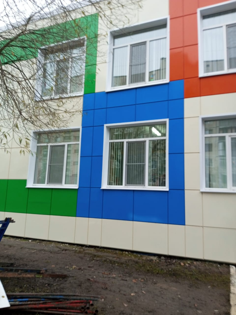 Изготовление фасадных кассет для детского сада в городе Волхов